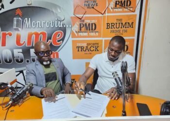 LVL Executive Director, Atty. Alpha Daffae senkpeni (R) and Prime FM Radio Director, Vehzelee Sumo (L) signing the MOU onbehalf of their respective institutions on Friday, November 1
