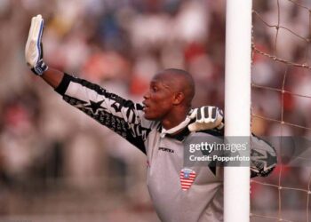 Football, 2002 World Cup Qualifier, African Second Round, Group B, Accra, 28th January 2001, Ghana 1 v Liberia 3, Liberia goalkeeper Louis Crayton  (Photo by Popperfoto via Getty Images/Getty Images)