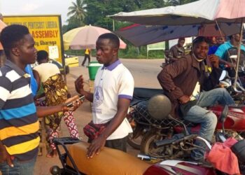 Motorcyclists and vendors in Gbarnga, Bong County, discuss declining income and economic hardship under the Unity Party-led administration.