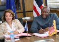 EU Ambassador Nona Deprez and Liberian Finance Minister Augustine Ngafuan sign €25 million agreement to boost private sector development in Liberia.