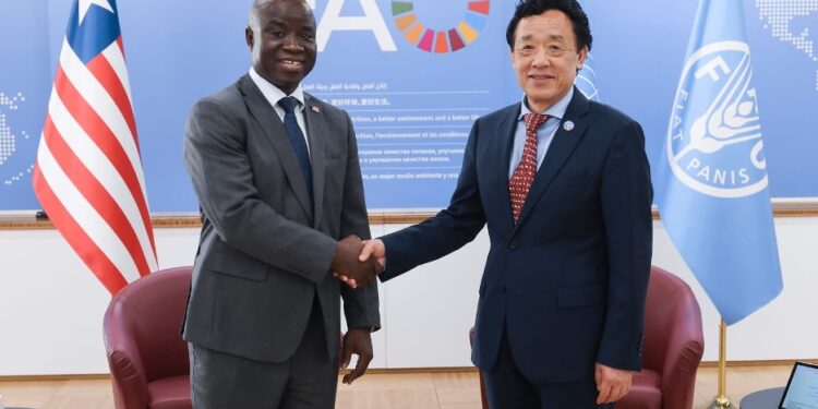 FAO Director-General Qu Dongyu and Liberia’s Agriculture Minister J. Alexandar Nuetah shake hands at the launch of the Liberia Situation Room in Rome