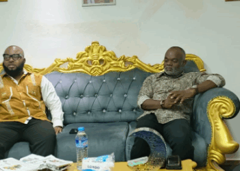 Liberian business executive Ibrahima Traoré and Juan Nve Nguema Mbengono in meeting discussing trade fair and investment plans in Liberia