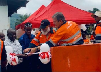 ArcelorMittal Liberia executives and community leaders cut ribbon to dedicate new solar-powered water kiosks in Yekepa, Nimba County.