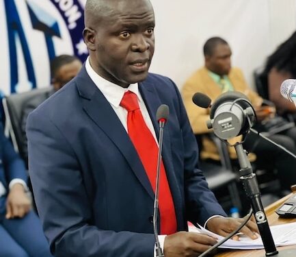 EPA Executive Director Dr. Emmanuel Urey Yarkpawolo speaking at a press briefing in Monrovia on noise pollution and climate change policy