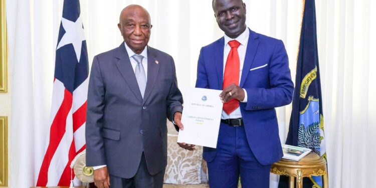 EPA Executive Director Dr. Emmanuel K. Urey Yarkpawolo presents Liberia’s draft carbon policy to President Joseph Nyuma Boakai at the Executive Mansion.
