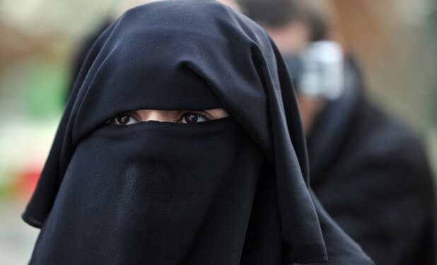 woman wearing hijab