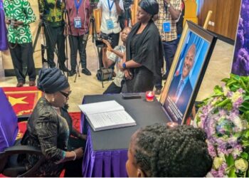 First Lady Kartumu Boakai signs the condolence book for the late Minister Sylvester Grigsby at the Executive Mansion in Monrovia