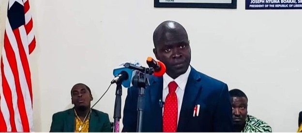 EPA Executive Director Dr. Emmanuel Yarkpawolo announces fines against major companies for pollution and illegal waste disposal during a press briefing in Monrovia.