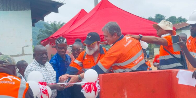 ArcelorMittal Mining CEO Kleber Silva cut ribbons