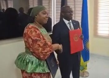 Liberian Foreign Minister Sara Beysolow Nyanti and Rwandan Foreign Minister Olivier Nduhungirehe sign visa-free and cooperation agreements in Monrovia.