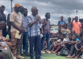 ANC leader Alexander B. Cummings addressing disadvantaged youths in West Point, Monrovia, where he declared Liberia’s drug crisis a “massive emergency.”