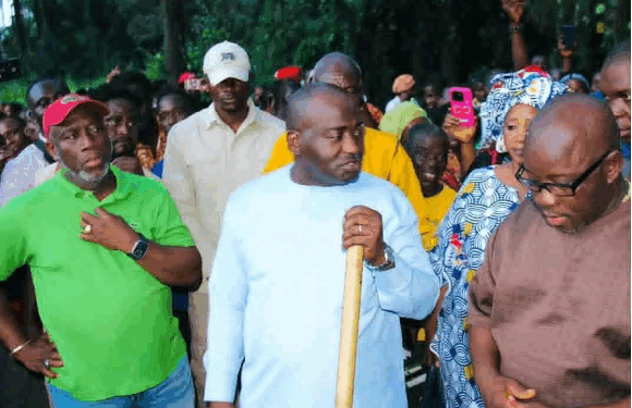 Citizens Movement for Change leader Musa Hassan Bility visits the halted bridge construction site in Gbarnga, Bong County, amid controversy over the government’s suspension order.