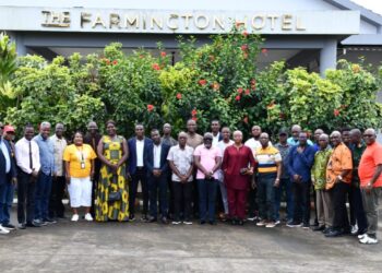 a group photo of journalists and officials of the Liberia Revenue Authority