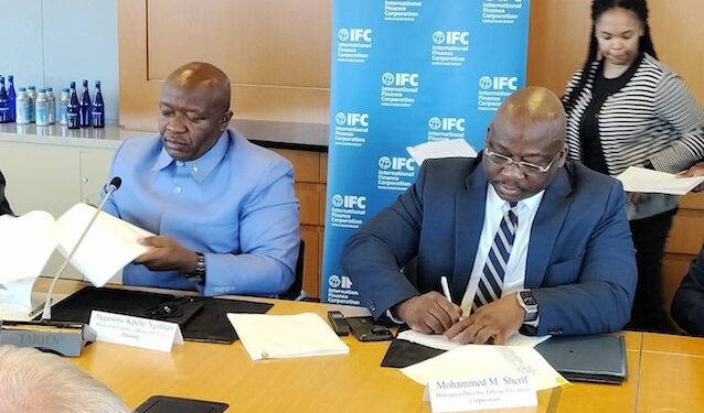 Finance Minister Augustine Kpehe Ngafuan and LEC Managing Director Mohammed M. Sherif sign a landmark solar power agreement with Scatec and IFC in Washington, D.C.