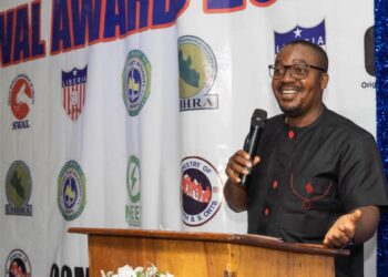 Dr. Thomas Nimene Tweh Jr., founder of the Country Man Movement, addresses guests during the 2025 SWAL Awards in Monrovia after pledging support for sports journalism.