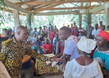 Rep. Taa Wongbe distributes community support materials to residents in Nimba District 9.
