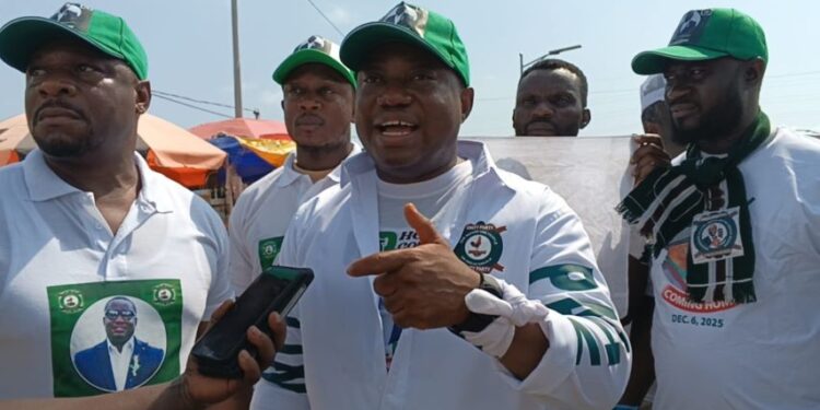 Mulbah with supporters