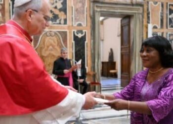 Liberia’s Ambassador Genevieve Kennedy presents Letters of Credence to Pope Leo XIV at the Apostolic Palace