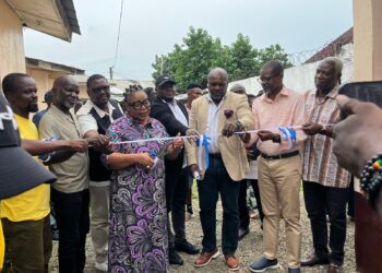 Sen. Darius Dillon, Leymah Gbowee, Nyonblee Karnga-Lawrence and officials cut the ribbon during the dedication of the new recovery annex in Paynesville.