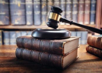 Legal critique of Supreme Court's contempt ruling