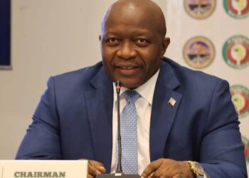 Augustine Kpehe Ngafuan chairing ECOWAS convergence council meeting