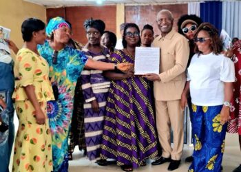 Grand Gedeh citizens present a plaque of honor to Dr. William Deiyan Towah during a recognition ceremony in Monrovia.