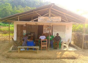The temporary structure housing the Kumgbor Magisterial Court in Kongba District, Gbarpolu County, where officials warn of possible shutdown.