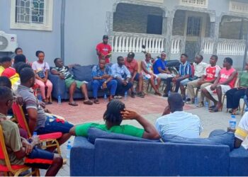 Deputy Minister Bill McGill Jones meeting Bong County University students in Gbarnga