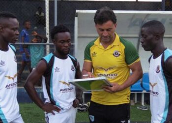 Cezayir guides Bea Mountain