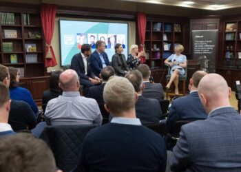Agricultural leaders and experts attend panel discussion on dairy sustainability in Ireland