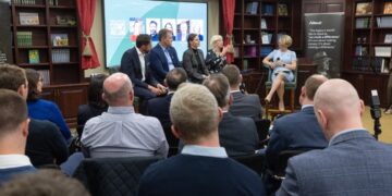 Agricultural leaders and experts attend panel discussion on dairy sustainability in Ireland