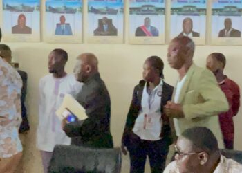 Rep. Kolubah and lawyers walking out