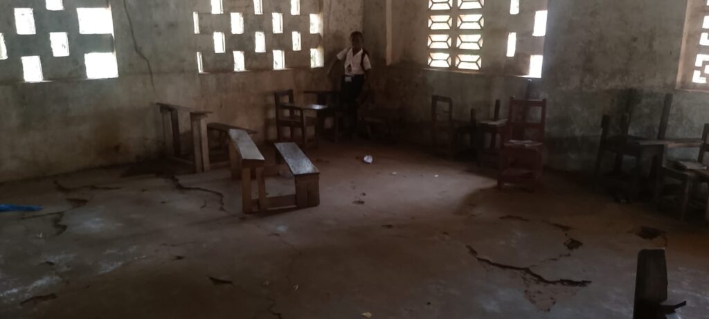 Mae Davis Public Elementary School in Bomi County where students share chairs and sit on floors due to poor conditions