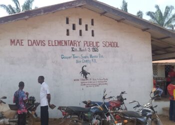 Mae Davis Public Elementary School in Bomi County where students share chairs and sit on floors due to poor conditions