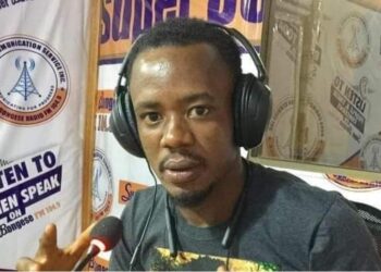 Liberian journalist Nukanah Kollie during radio broadcast