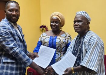 Integrity Watch Liberia and the Senate Committee on Investment and Concessions sign a memorandum of understanding to strengthen concession oversight.