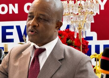 Publishers Association of Liberia President Alphonso Toweh addresses journalists during the Reporters Association of Liberia induction ceremony in Monrovia.