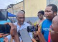 Alexander Cummings speaking outside the Monrovia Central Prison