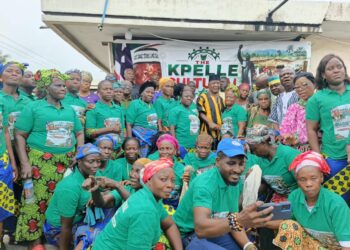Local Government Minister Francis Nyumalin meets Kpelle elders during Lofa reconciliation initiative