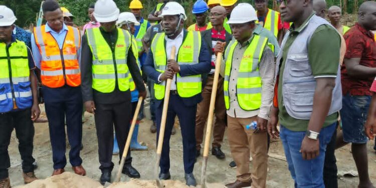 Officials break ground for the Southeast regional Transport Ministry office in Pleebo