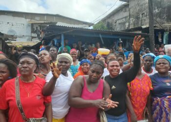 George Weah visits Jewel Howard-Taylor at Monrovia Central Prison
