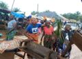 Market women protesting on the Duala-Kokoyah Road in Lelekpayea, Bong County.